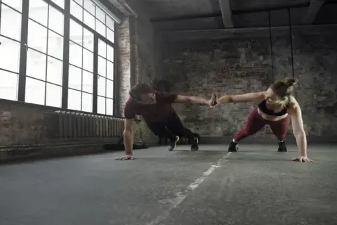 CrossFit: Czy warto? Zalety, wady i koszty treningu