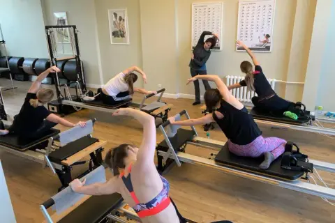 Pilates: Zasady, Korzyści i Jak Zacząć Kompletny Przewodnik