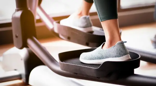 Czy cardio spala mięśnie? Poznaj prawdę i chroń masę mięśniową