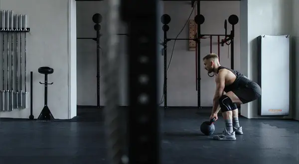 Jak połączyć CrossFit z siłownią? Plan, efekty i unikaj przetrenowania
