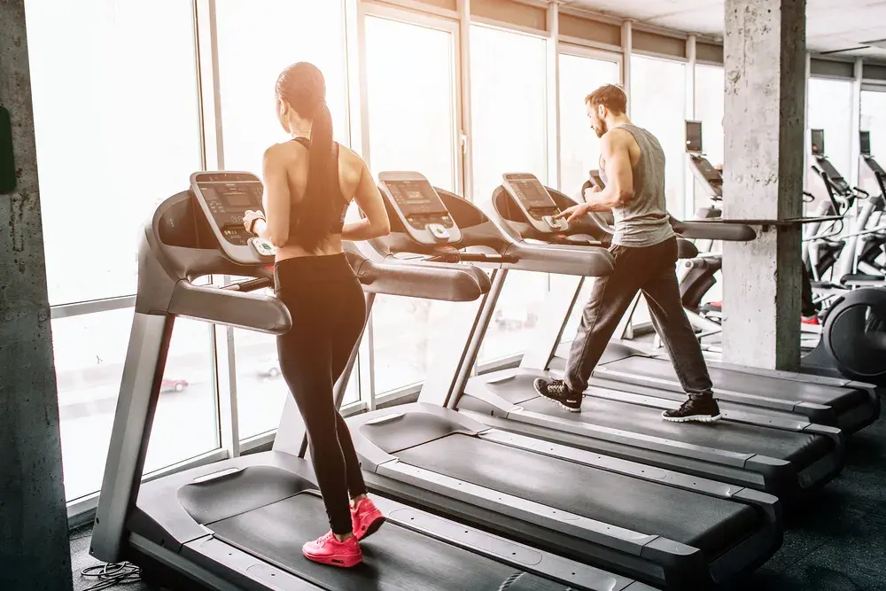 Cardio na siłowni: Wybierz najlepszą maszynę i trening dla siebie