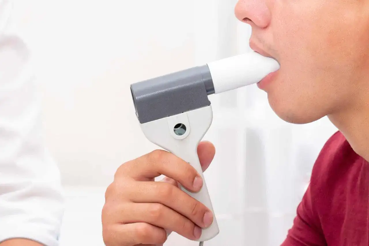 Jak prawidłowo używać spirometru? Poradnik krok po kroku